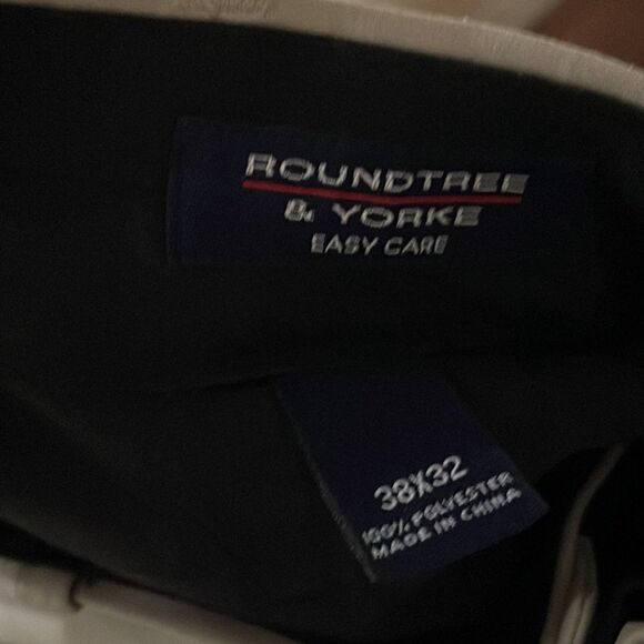 Roundtree & Yorke khaki pleated front chinos. 38 x 32. - Picture 3 of 3